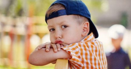 Sakit uşaqlar - Utancaqlıq, yoxsa psixoloji narahatlıq?