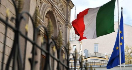 İtaliyada İran Konsulluğunun lövhəsi söküldü - VİDEO