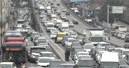 Bakı-Sumqayıt yolunda böyük tıxac: "Düz bir saat 45 dəqiqədir ki, burada qalmışıq" - VİDEO