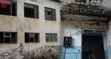 Zərdabda 52 illik məktəb binası UÇMAQ üzrədir &ndash; Valideynlər uşaqlarını dərsə BURAXMIR &ndash; VİDEO