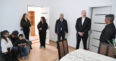 Prezident ailəsi ilə Xanabad kənd sakininin EVİNDƏ - FOTO/VİDEO