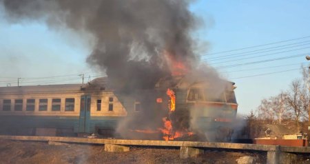 Ukraynada sərnişin qatarına dron zərbəsi endirildi - VİDEO