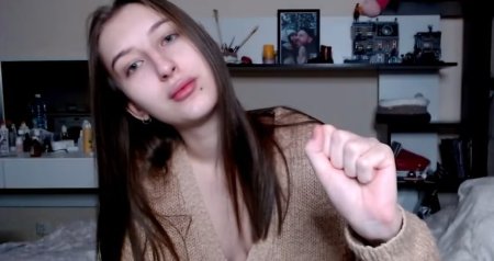 Xaricdəki şantaj qrupunun görüntülərindən istifadə etdiyi qız kimdir? &ndash; VİDEO