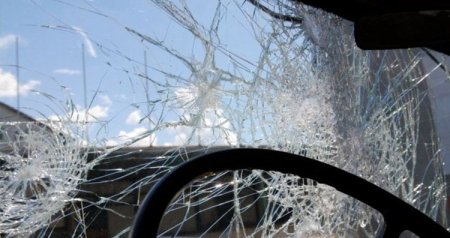 Ağdaşda avtomobil aşdı: 1 ölü, 1 yaralı var