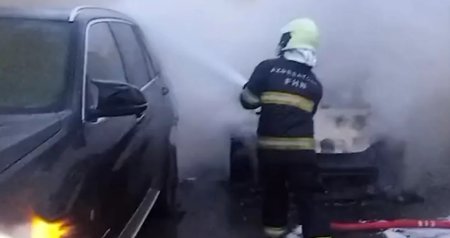 Masazırda iki avtomobil YANDI - ANBAAN VİDEO