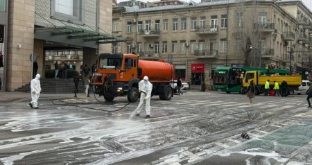 Güclü yağışdan sonra Bakı küçələri yuyuldu &ndash; FOTO