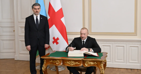 Prezident Tbilisidə xatirə kitabına nələri yazıb? - VİDEO