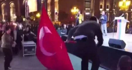 Yandırılan Türkiyə bayrağının işığında ifşa olunan ERMƏNİ RADİKALİZMİ