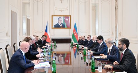 İlham Əliyevin Çexiyanın Baş naziri ilə geniş tərkibdə görüşü keçirilib &ndash; FOTO