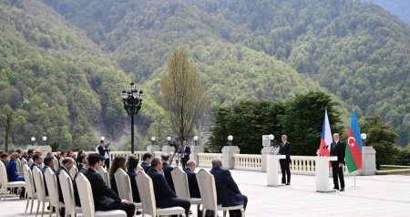 İlham Əliyev və Andrey Babiş mətbuata bəyanatlarla çıxış ediblər - FOTO