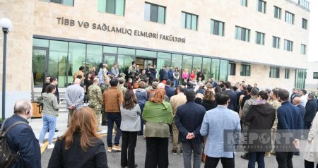 Diplomatlar Xankəndidə Qarabağ Universitetinin klinikasında &ndash; FOTO