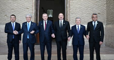 Türk Dünyasının liderləri Türküstanda əl-ələ - FOTO