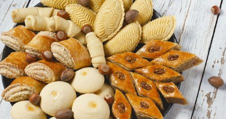 Evdə hazırlanan qidalar market rəflərində - Hansı riskləri VAR?