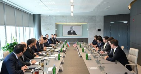 Mikayıl Cabbarov ABŞ rəsmisi ilə investisiya layihələrini müzakirə etdi - FOTO