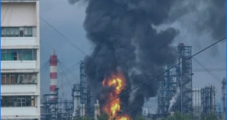 Moskvaya kütləvi PUA hücumu: Neft emalı zavodunda partlayış &ndash; VİDEO