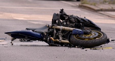 Moped və motosiklet idarə edən azyaşlılar - Qəza zamanı cavabdeh kimdir?