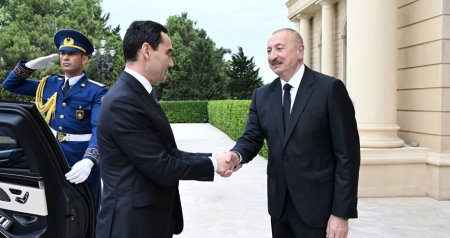 Sərdar Berdiməhəmmədov Bakıda belə qarşılandı &ndash; FOTO/VİDEO