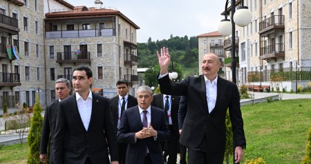 Prezidentlər Şuşa şəhərində inşa edilmiş birinci yaşayış kompleksində - FOTO