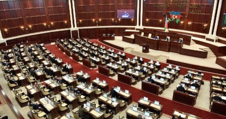 Deputatlar tətilə ÇIXDI