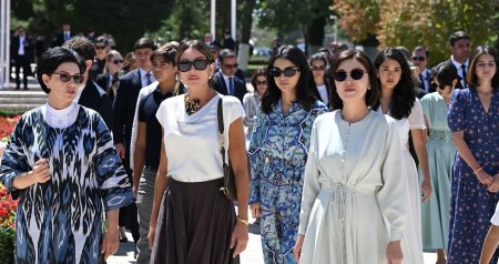 Prezident ailəsinin İsmayıl Samani türbəsindən FOTOLARI