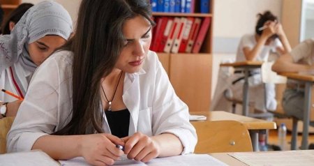 Qəbul olduğu ixtisasdan imtina edən abituriyentlərin yerləri niyə boş qalmalıdır? &ndash; Yeni TƏKLİF