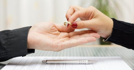 Bir ayda 4341 cütlük evləndi, 1635-i boşandı &ndash; RƏSMİ
