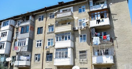 Köhnə binalarda balkon paradoksu &ndash; Küçəyə və həyətə baxanları kim TƏMİR ETMƏLİDİR?