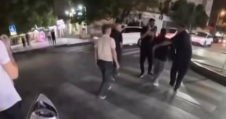Özünü maşının altına atdığı iddia edilən şəxs serebral iflic xəstəsi imiş... &ndash; FOTO/VİDEO