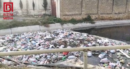 Zibil poliqonuna çevrilmiş Novxanı kanalı - Antisanitar vəziyyət nə vaxt həllini tapacaq? &ndash; VİDEO