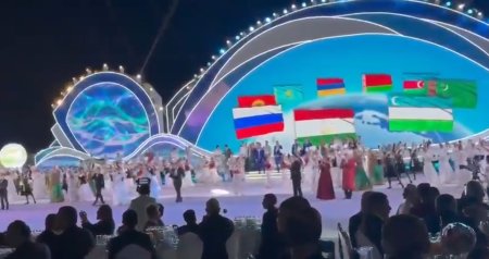 Dövlət başçıları Türkmənistanda konsert proqramında - VİDEO