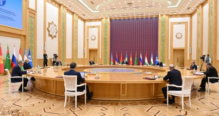 İlham Əliyev MDB Dövlət Başçıları Şurasının məhdud tərkibdə iclasında - FOTO