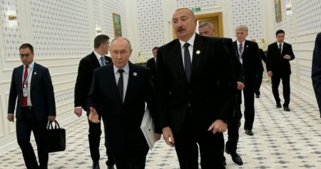 İlham Əliyev və Putin arasında tədbiröncəsi müzakirələr &ndash; FOTO