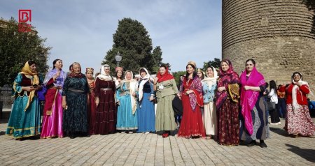 Bakının mərkəzində kəlağayı yürüşü keçirildi &ndash; FOTO