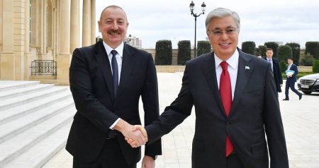 İlham Əliyevdən Tokayevə: &ldquo;Qazaxıstanın uğurlarına sevinirik&rdquo;