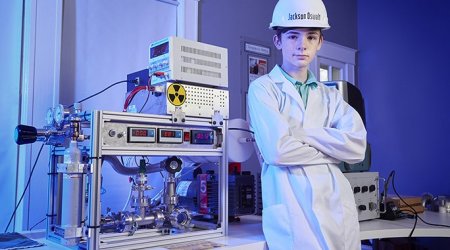 12 yaşlı oğlan evdə nüvə reaktoru hazırlayıb