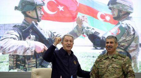 Müdafiə nazirlərinin zəfər sevinci