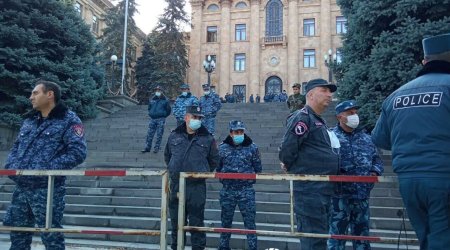 Ermənistanda müxalifətçilər mitinqə görə saxlanıldı