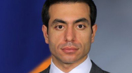 Daha bir erməni məmur istefa verdi