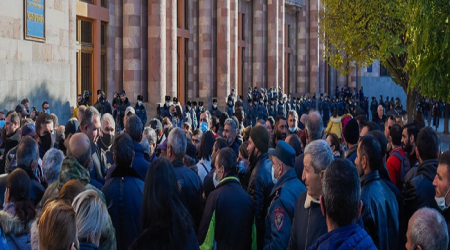 Erməni hərbçilərin valideynləri yenidən etiraza başladı