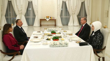 Ərdoğan və Əliyev ailəsi birgə naharda
