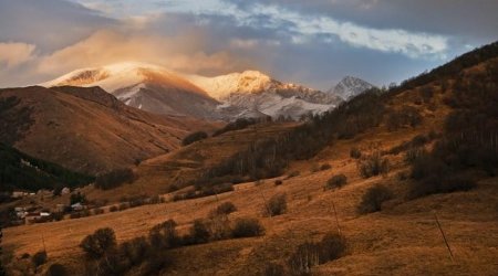 Azərbaycan Ordusuna məxsus yük maşını Ermənistanda - VİDEO