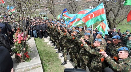 “Oğlum vurulan anda evdə ürəyim getmişdi” - Video