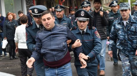 Ermənistanda Hökumət Evinin mühafizəsi gücləndirilir – Etirazçılar əraziyə toplaşır - VİDEO