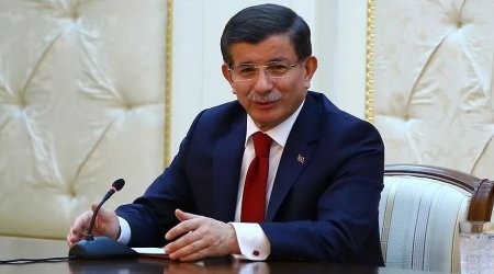 Əhməd Davudoğlu iqtidarı qınadı