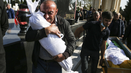 Gəncə terrorunda çəkilən şəkil “İlin fotosu” seçildi