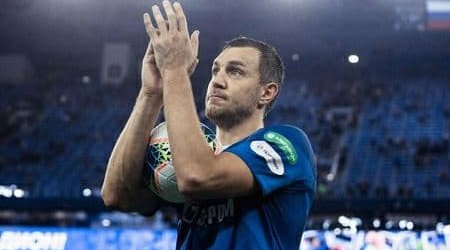 Dzyubanın büstünə “Şaxta baba” paltarı geyindirdilər - VİDEO 