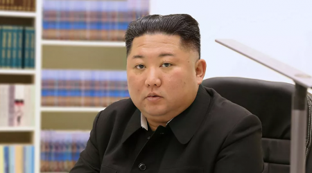 Kim Çen İn ilk dəfə xalqına sürpriz etdi