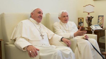 Roma Papaları koronavirusa qarşı vaksinasiya oldular