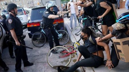 Nyu York qarışdı - Onlarla insan saxlanıldı - VİDEO