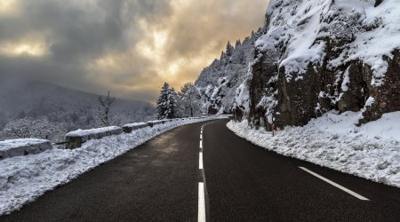 Qarlı hava şəraiti ilə bağlı yollarda vəziyyət necədir? – Rəsmi açıqlama